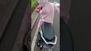 Cara mengajarkan anak utk mengendarai sepeda motor Metic.