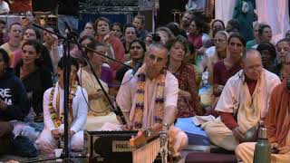 Kirtan Mela Nama Yagna with H.H. Niranjana Swami Bonus: Motivational Swamis Dance! 01.09.2011