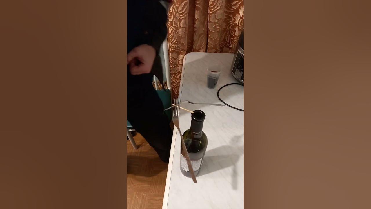ДВЕ ВИЛКИ НА ОДНОЙ СПИЧКЕ В ВОЗДУХЕ - YouTube