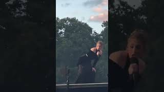 Adele twerking on stage at Hyde Park London 🤣🤣