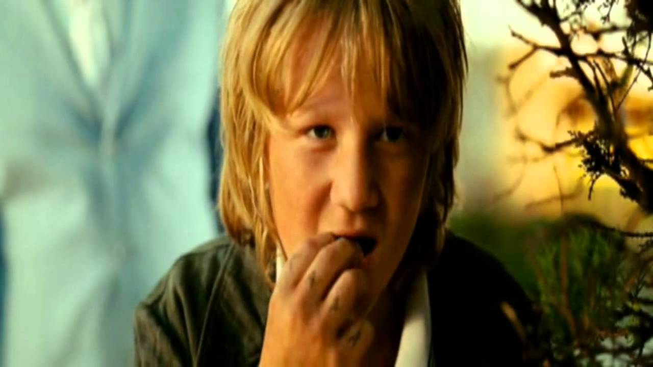 Отрывок из фильма Выкрутасы Знакомство тренера с беспризорниками ...