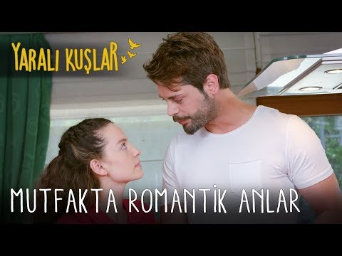 Mutfakta Romantik Anlar | Yaralı Kuşlar 62. Bölüm (English and Spanish)