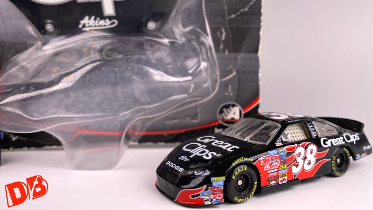 2004 KASEY KAHNE GREAT CLIPS DODGE INTREPID DIECASTBUFFET NASCAR