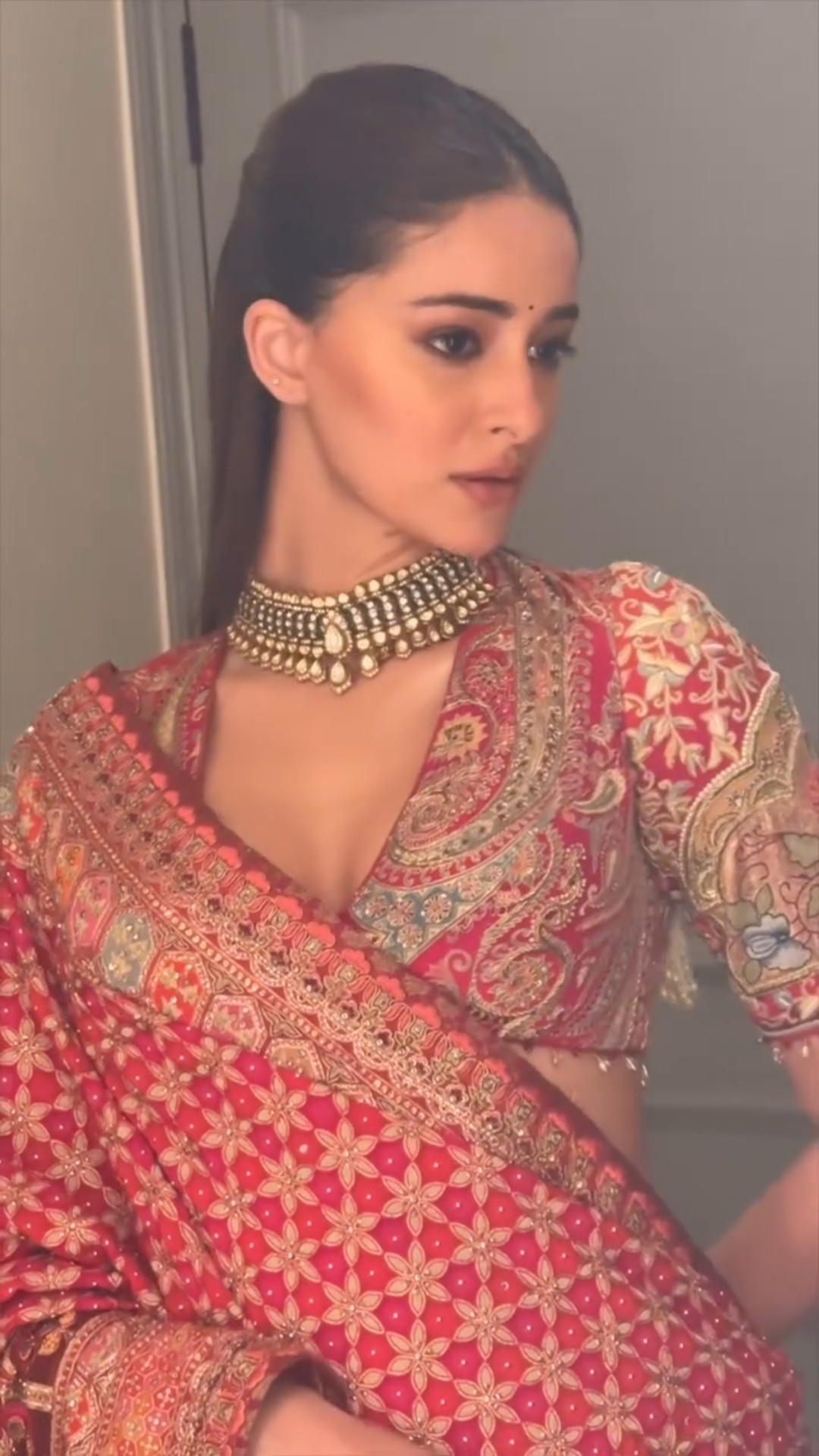 Ananya Panday oozes GLAMOUR in red saree at Aadar-Alekha’s Wedding! ✨ #ananyapanday #shorts