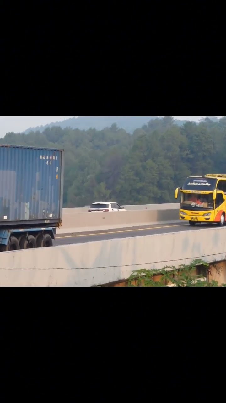 Mengarungi Pesona Jawa Tengah dengan Bus Pariwisata Ungaran: Kenyamanan dan Keamanan di Setiap Perjalanan