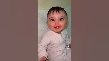 كيوت انا حبيب البابا ردي علي يا توتة 