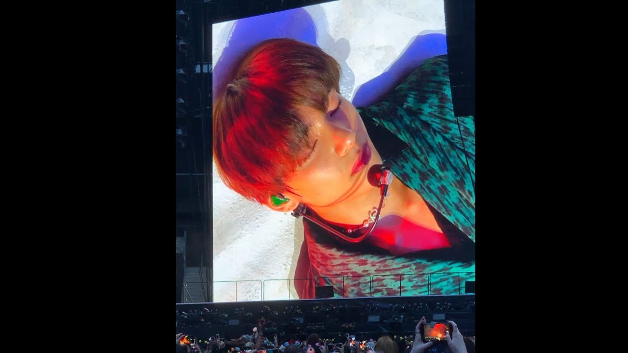 BTS V- Singularity [FANCAM] ( Wembley Day 2)