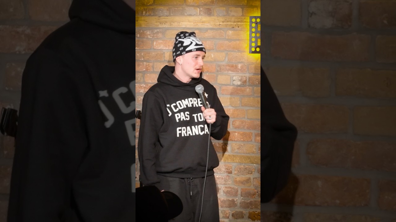 La voix de 🫦 #drole #humour #humoristefrancais #joke #standup #montreal #quebec