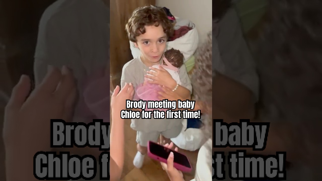 😱Brody meeting baby Chloe for the first time! 