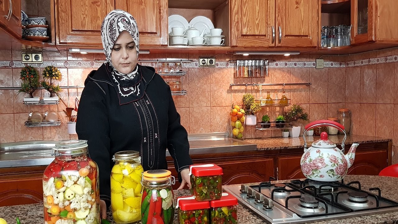 الطريقة السرية لتحضير مخللات الخضار المشكلة و مخلل الفلفل الحار بطريقتين مختلفتيين