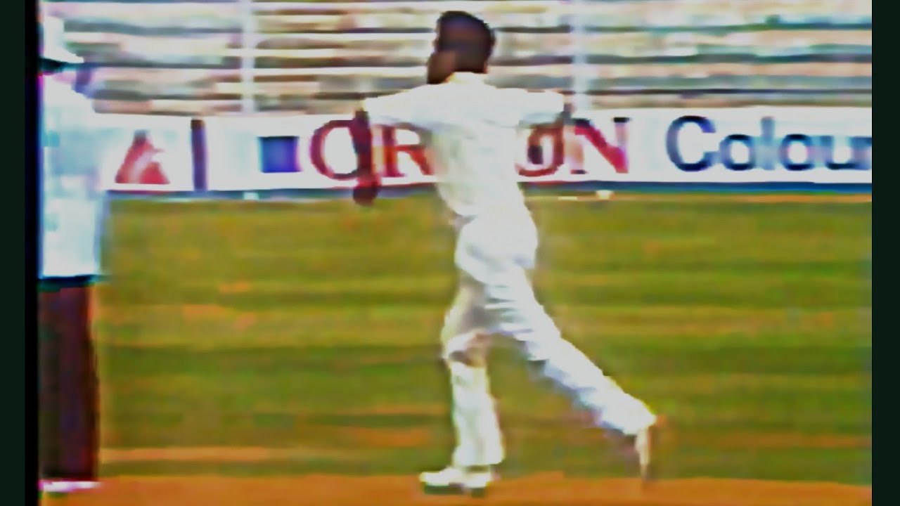 Шивлал Ядав играет в боулинг против Австралии | 1986 | 3-й тест