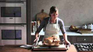Roasting a thanksgiving turkey can sometimes be difficult affair. in
this video, williams-sonoma culinary expert amanda shows you how to
take the guess wor...