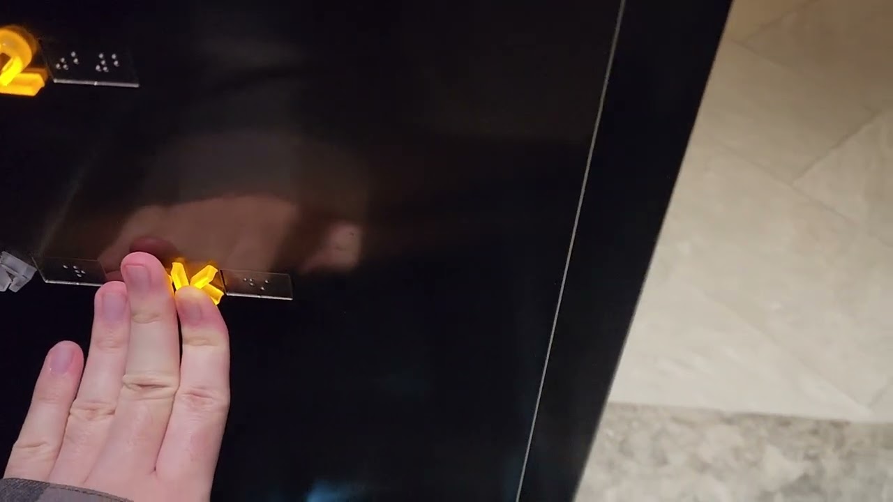 인천 파라다이스시티 아트파라디소 B2~3층 운행용 왼쪽호기 현대엘리베이터 탑사기(2025.11.19 촬영)