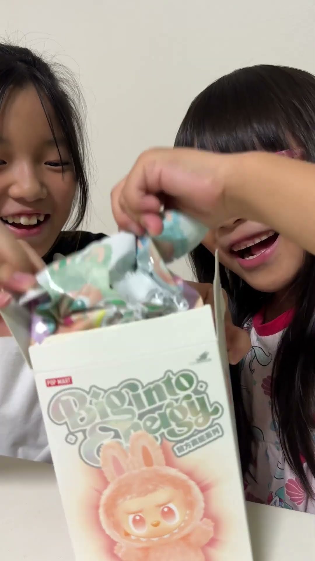 中身未開封ラブブ LABUBU] First unboxing review of the popular character