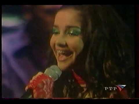 Video: Natalia Oreiro word by konserte gebombardeer met Cheburashkas