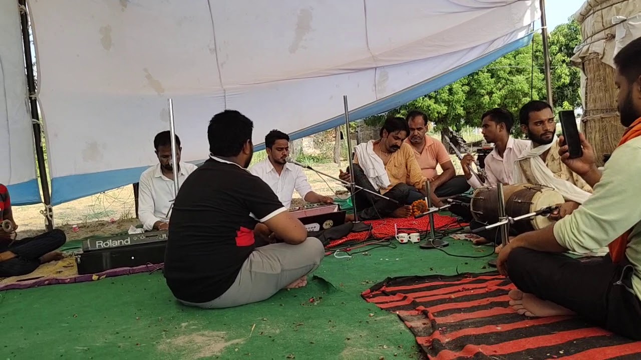 Guru mharaj ki arti Mukesh n gaii - YouTube