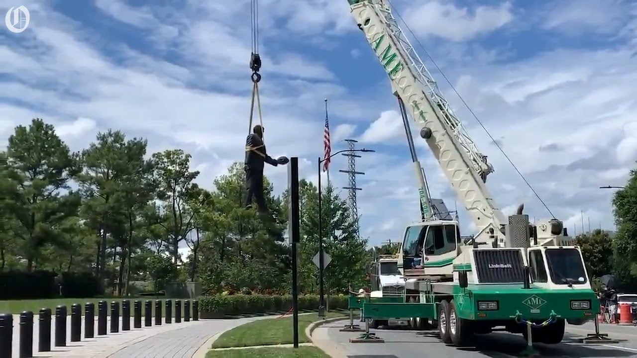 Carolina Panthers are taking down the statue of team founder Jerry ...