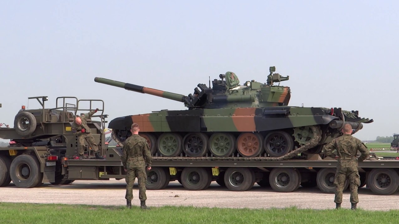 PT-91 Twardy & BMP-1, wjazd na lawety. Święto 56. Bazy Lotniczej ...