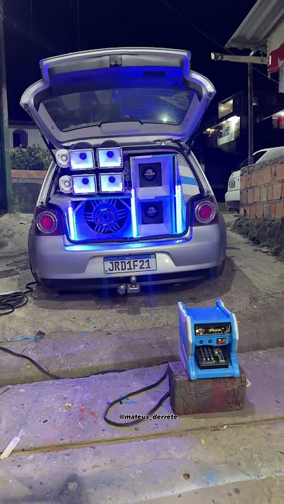 CAR SOUND SYSTEM IN GOLF 4 WAY WITH SW PLAYING LOUD!