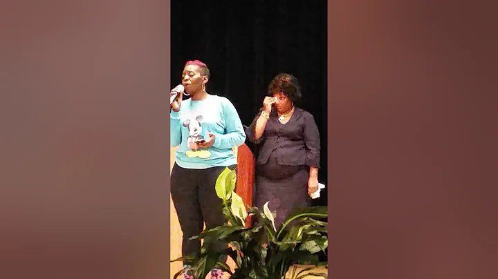 Amazingly talented women, sings at her daughter fu...