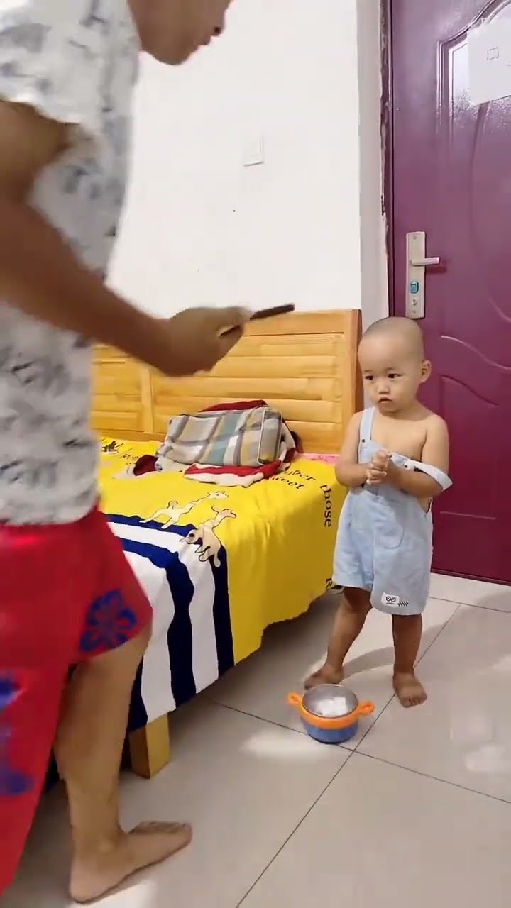 谁家孩子小时候不调皮，看看米宝怎么整治爸爸的!#Cute baby#Cute#呆萌小米宝#聪明宝宝#萌娃