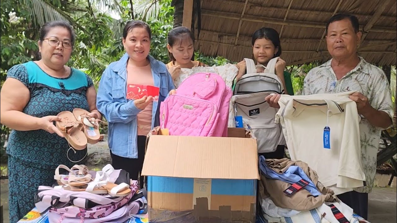 Bất Ngờ Cả Gia Đình Khui Thùng Quà Lớn Vô Tình Phát Hiện Một Phong Bì Tiền Đô | BQCM & Family T1117