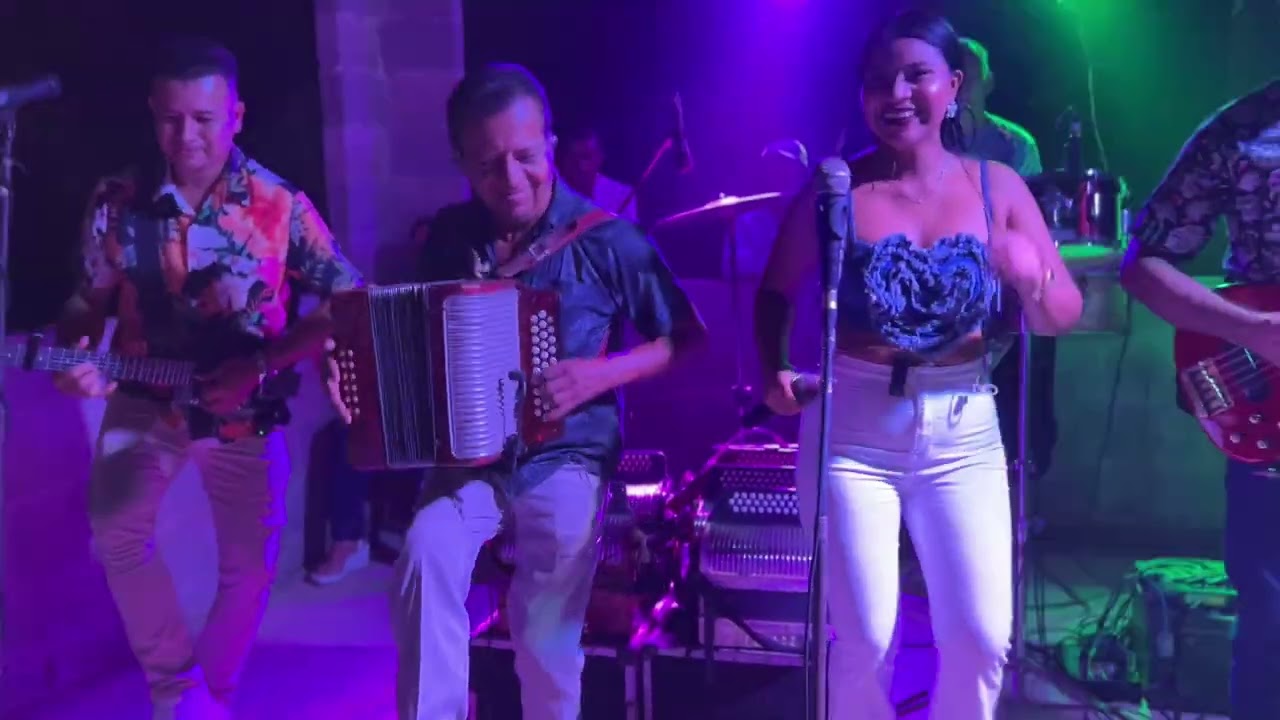 Inocente Sanjur - GALLINA DEL PATIO AJENO (En vivo)