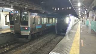 【入線】大月駅にJR東日本中央線E353系特急かいじ51号竜王行きが入線　ミニ３２３