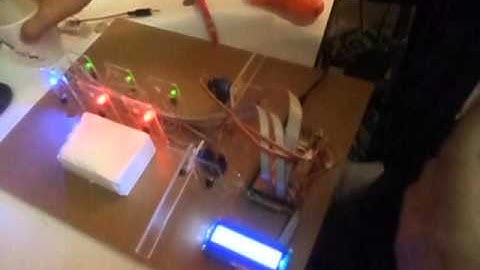 แบบจำลองลานจอดรถ6ช่องแบบนับจำนวนรถได้ พร้อมไม้กั้น ผ่านจอLCD