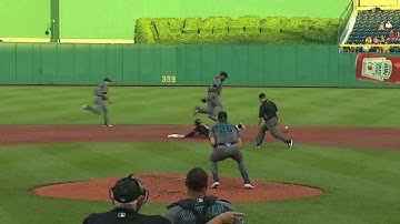 ARI@PIT: Marte steals second, takes third on error