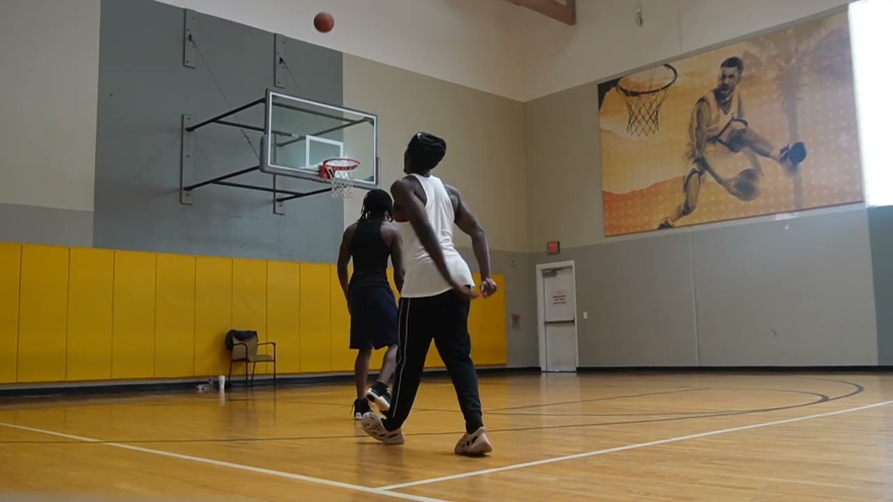 Glizz gets dropped off in basketball 😭