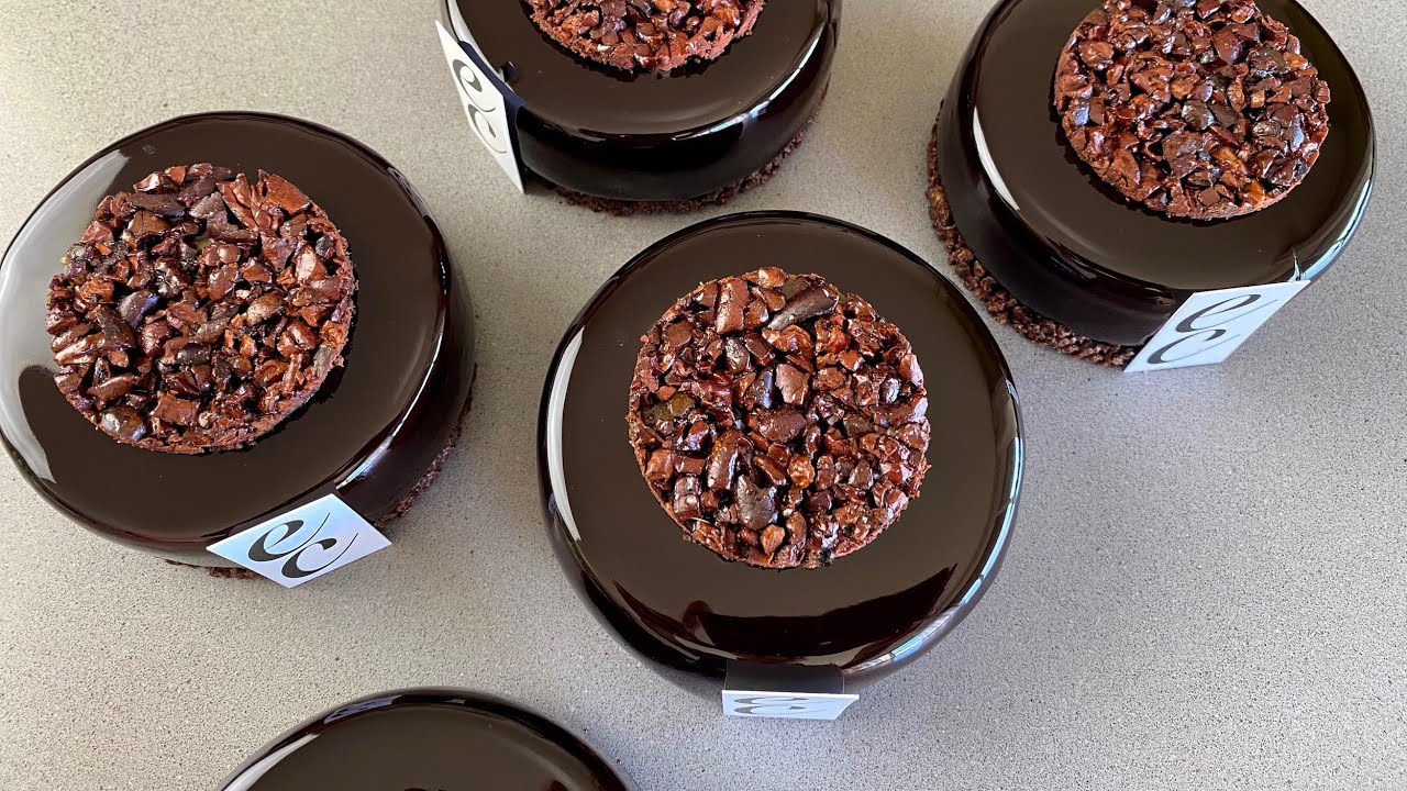 Petit Gâteau de Gianduja y mango-pasión /  Gianduja & Mango-Passion Petit Gâteau.