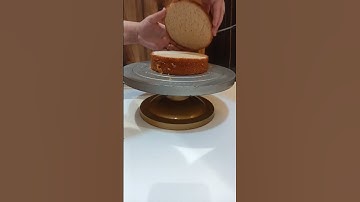 How i cut even layers of my vanilla sponge. #cake #youtubeshorts