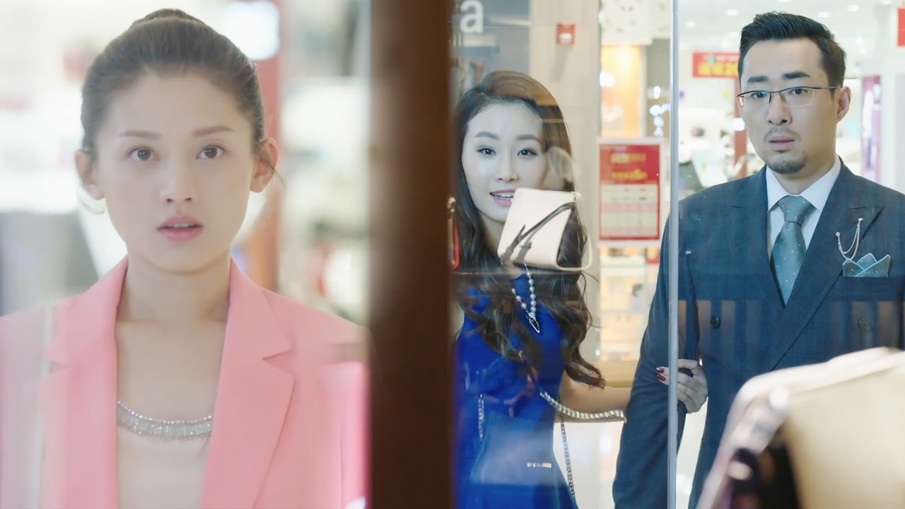 Муж пойман на измене в магазине; жена спокойно вручает развод, он ломается мгновенно!