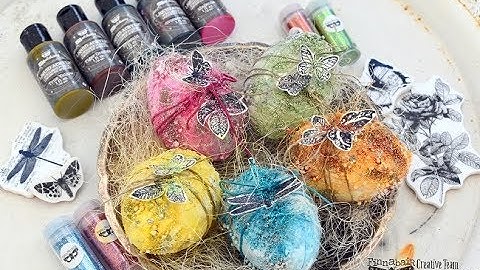 Easter Eggs -with Liquid Acrylic Paints and glitter by Katja Joulak
