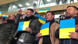 Гимн Украины исполняет Дзидзьо, поет Милевский на матче Украина - Литва