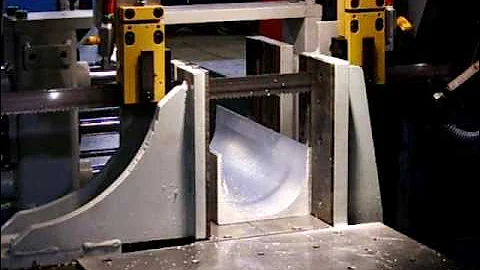 Hyd-Mech H-10A Horizontal Band Saw Cutting