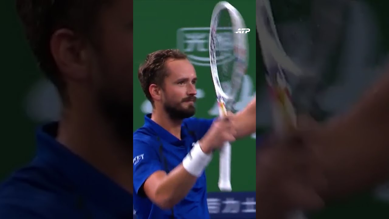 Daniil Medvedev defeats Tsitsipas to reach Shanghai quarter-final 🔥