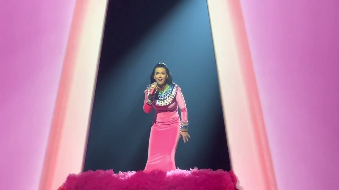 Katy Perry - Greatest Love Of All (Whitney Houston cover) | PLAY Las Vegas Resorts World 16/3/22