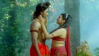 Video thumbnail of "Indra Neelimayolum Ee Mizhi | Vaishali (1988) | Malayalam Old Songs | Evergreen Malayalam Film Songs"