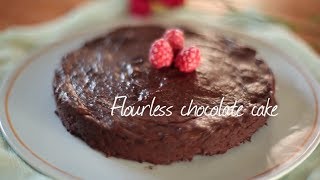 Gorgeously rich and decadent, it's shocking how easy it is to make
such a beautiful chocolate cake. find the entire recipe here:
http://allrecipes.co.uk/reci...