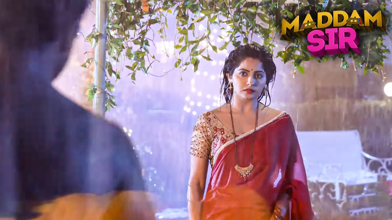 क्यों  इतनी बारिश में भीग रही हैं Karishma Singh पति के साथ! | Madam Sir | New Episode 2025