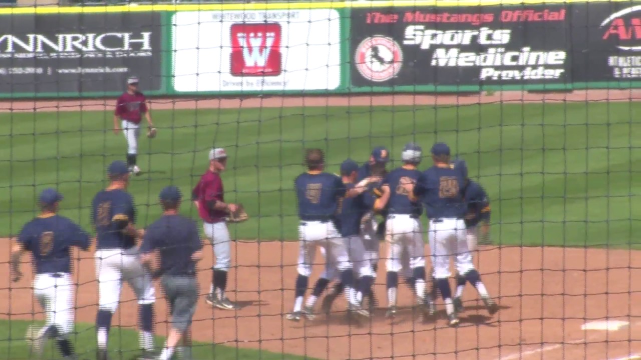 MSUB Baseball Zach Robinson Walk-Off Single 5/6/17 - YouTube