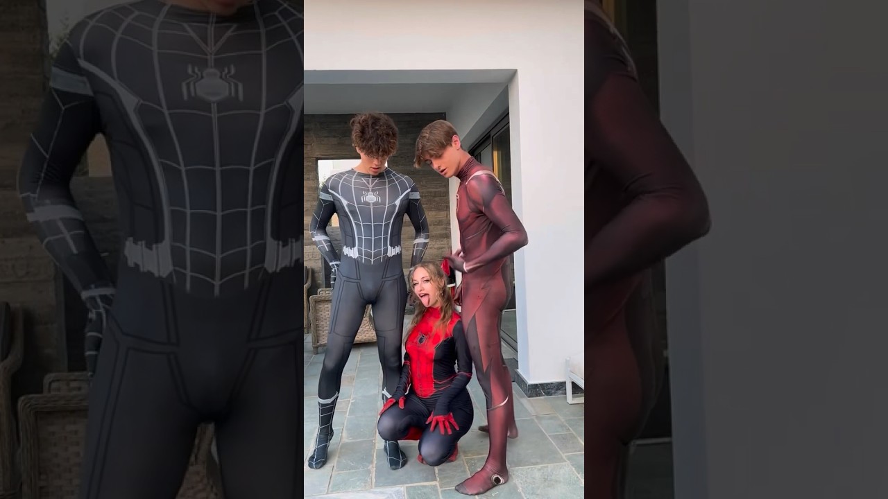 ⁣1 girl and 2 boys 💕@svandyloveshorts #cosplay #bodysuit