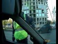 Инспектор показывает средний палец.