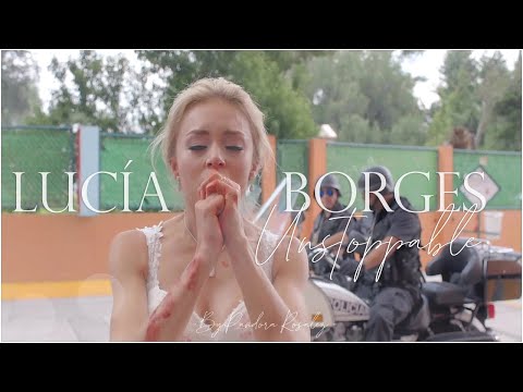 Video: Angelique Boyer Pronkt Met Een Nieuwe Look Met Roze Haar
