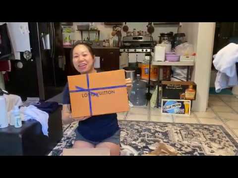 Unboxing the limited edition Louis Vuitton MULTI POCHETTE ACCESSOIRES. She fancy, huhhh? - YouTube