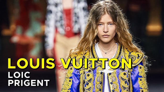 Emma CHAMBERLAIN @ Paris Fashion Week 3 march 2020 show Louis Vuitton 