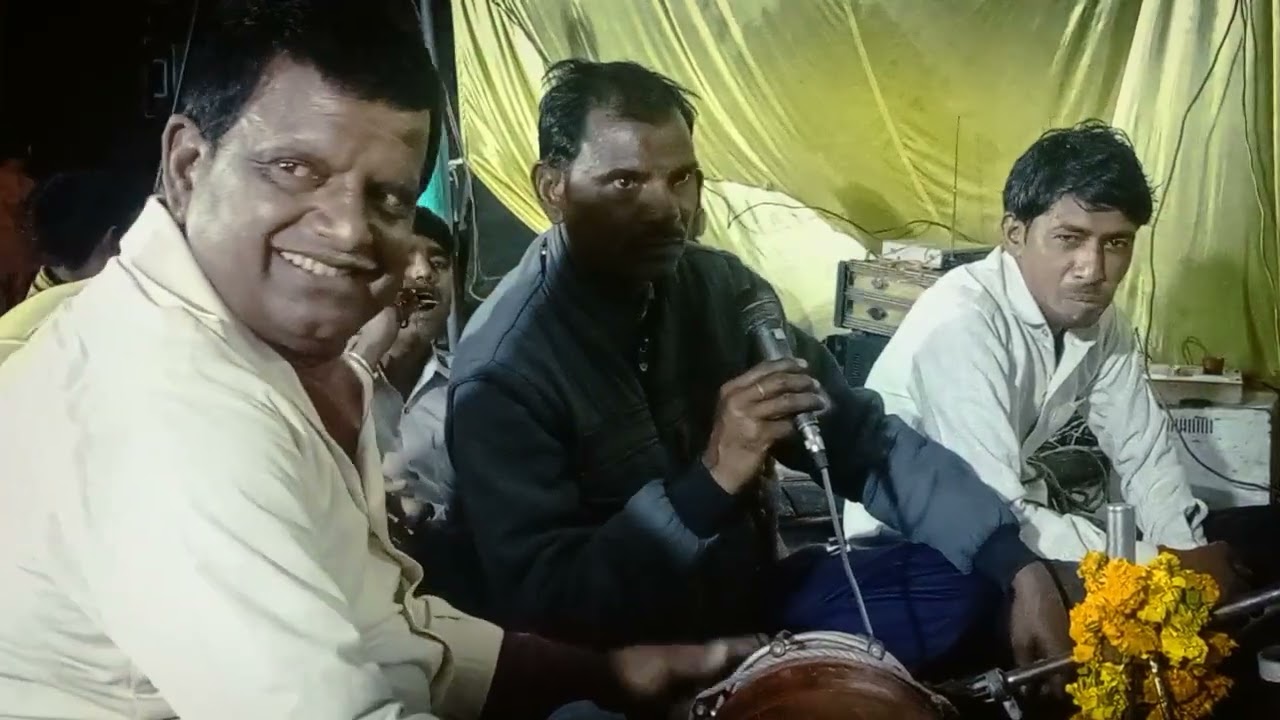 सम्माननीय राम गुलाम खलीफा चंदौली गौरिया ग्राम में बहुत अच्छी प्रस्तुति।