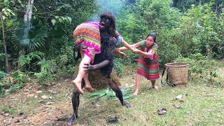 Primitive Life : Primitive Forest people appear and meet up with ethnic girls